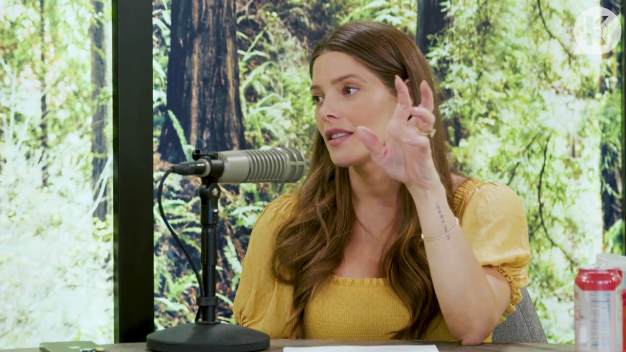 Ashley-Greene-dot-nl_TheTwilightEffect-BreakingDawnPart2-RewatchPart1of3-3008.jpg