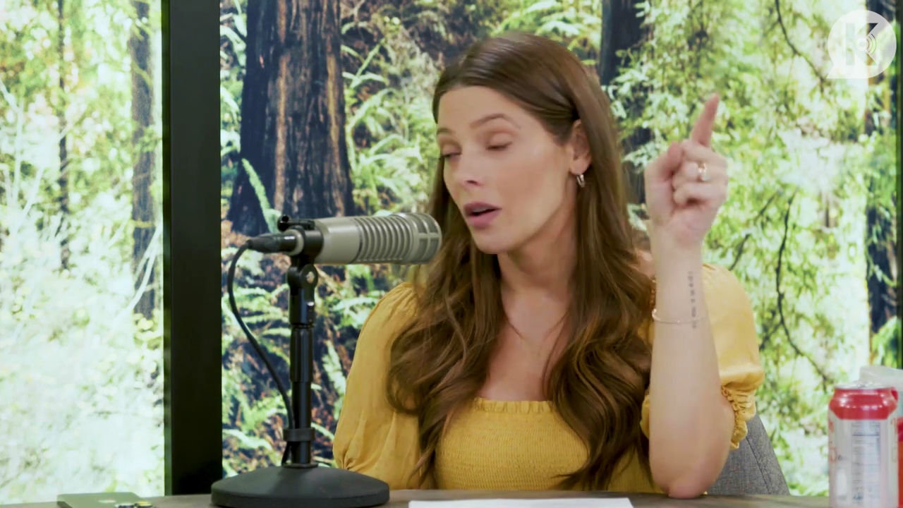 Ashley-Greene-dot-nl_TheTwilightEffect-BreakingDawnPart2-RewatchPart1of3-3010.jpg