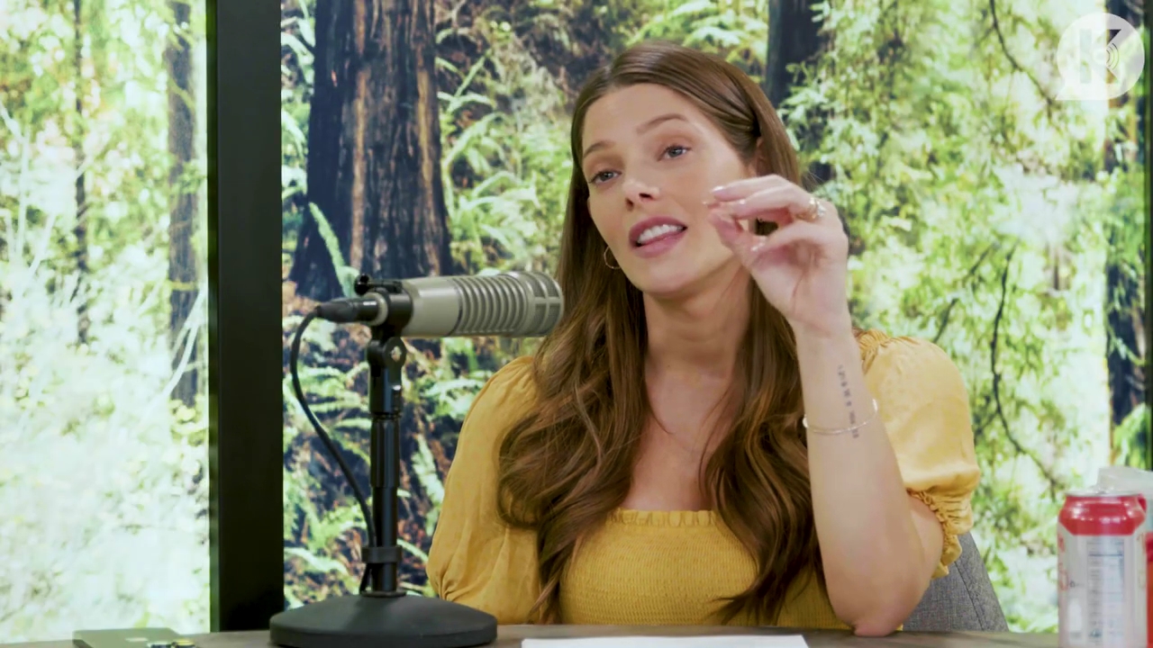 Ashley-Greene-dot-nl_TheTwilightEffect-BreakingDawnPart2-RewatchPart1of3-3013.jpg