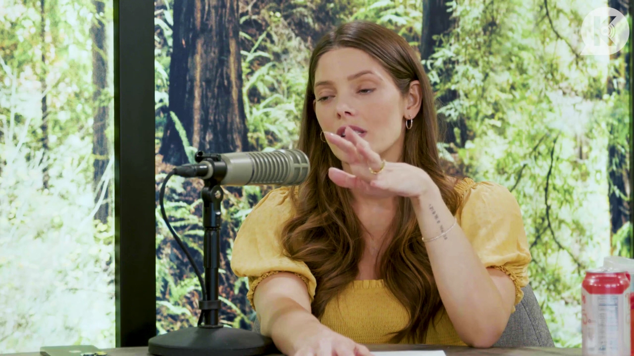 Ashley-Greene-dot-nl_TheTwilightEffect-BreakingDawnPart2-RewatchPart1of3-3056.jpg