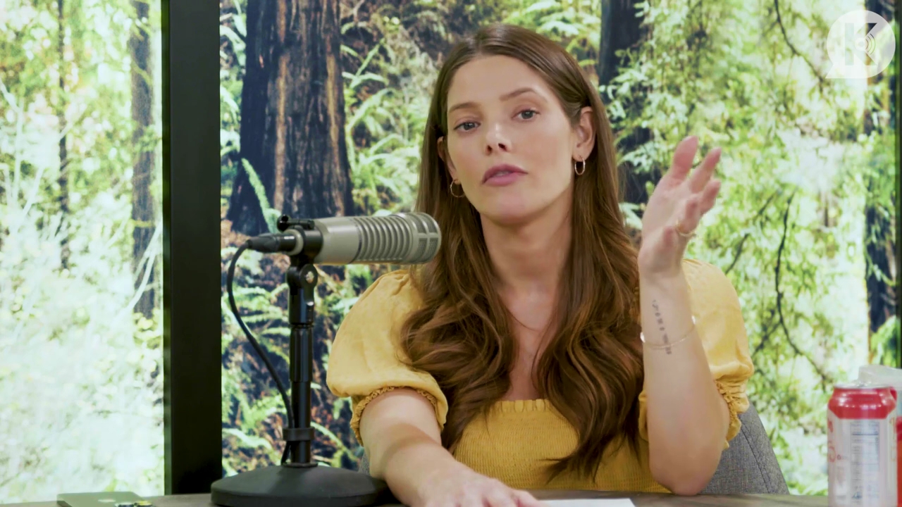 Ashley-Greene-dot-nl_TheTwilightEffect-BreakingDawnPart2-RewatchPart1of3-3061.jpg