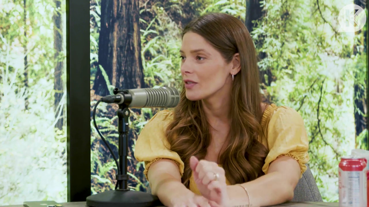 Ashley-Greene-dot-nl_TheTwilightEffect-BreakingDawnPart2-RewatchPart1of3-3073.jpg