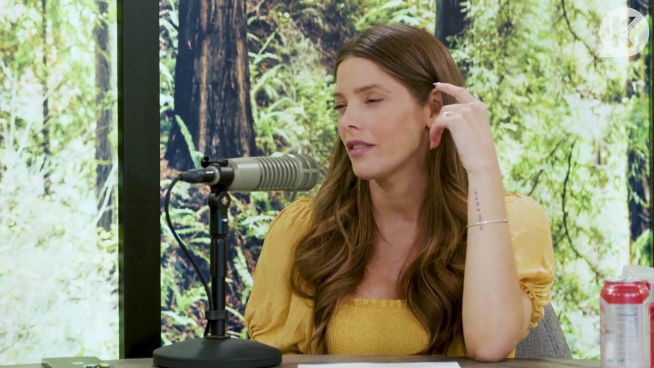 Ashley-Greene-dot-nl_TheTwilightEffect-BreakingDawnPart2-RewatchPart1of3-3084.jpg