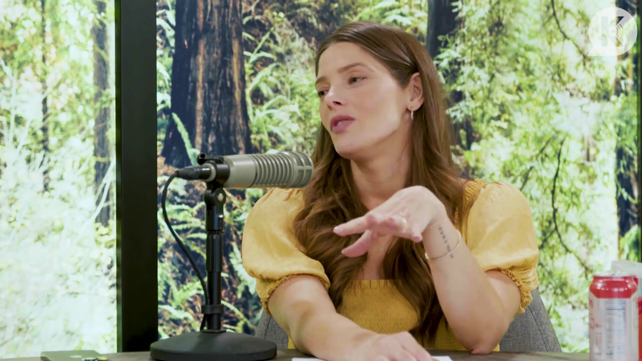 Ashley-Greene-dot-nl_TheTwilightEffect-BreakingDawnPart2-RewatchPart1of3-3144.jpg