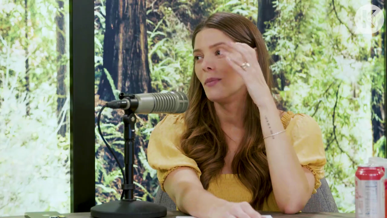Ashley-Greene-dot-nl_TheTwilightEffect-BreakingDawnPart2-RewatchPart1of3-3150.jpg