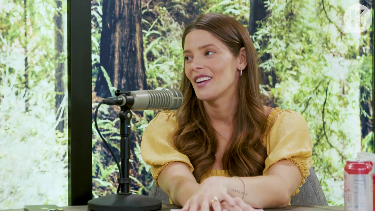 Ashley-Greene-dot-nl_TheTwilightEffect-BreakingDawnPart2-RewatchPart1of3-3151.jpg
