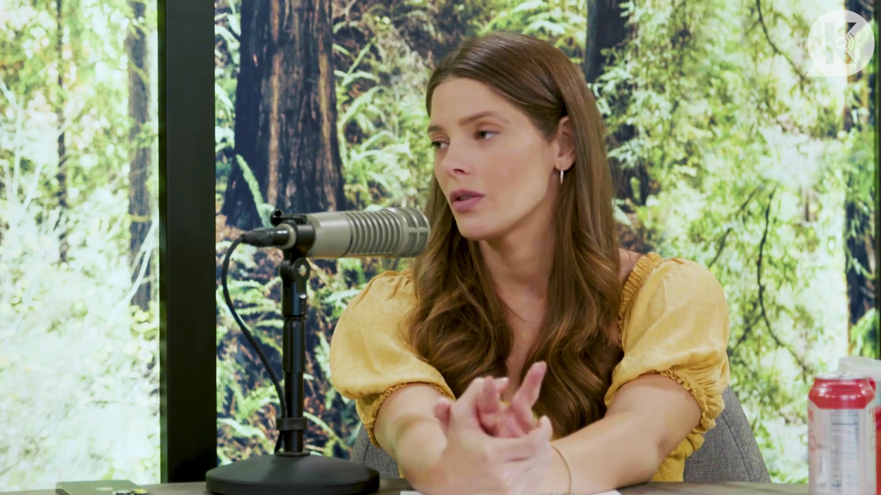 Ashley-Greene-dot-nl_TheTwilightEffect-BreakingDawnPart2-RewatchPart1of3-3166.jpg