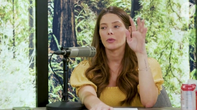 Ashley-Greene-dot-nl_TheTwilightEffect-BreakingDawnPart2-RewatchPart1of3-2872.jpg
