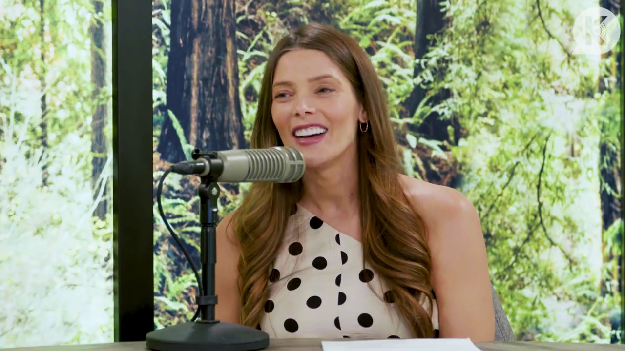 Ashley-Greene-dot-nl_TheTwilightEffect-BreakingDawnPart2-RewatchPart2of3-0035.jpg