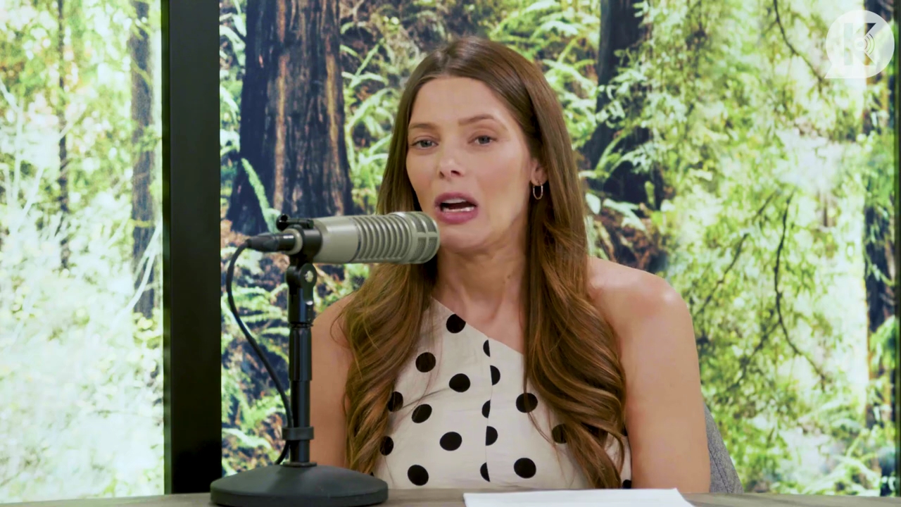 Ashley-Greene-dot-nl_TheTwilightEffect-BreakingDawnPart2-RewatchPart2of3-0040.jpg