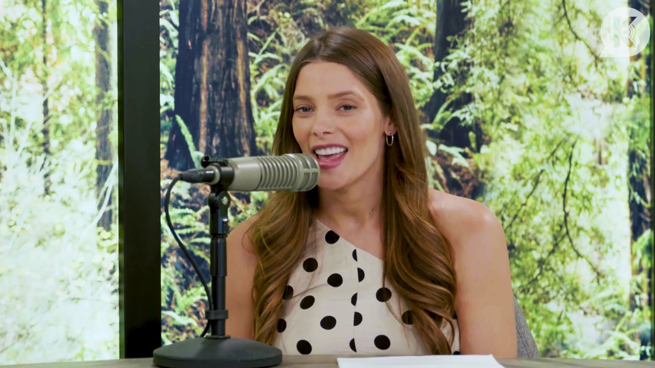 Ashley-Greene-dot-nl_TheTwilightEffect-BreakingDawnPart2-RewatchPart2of3-0041.jpg