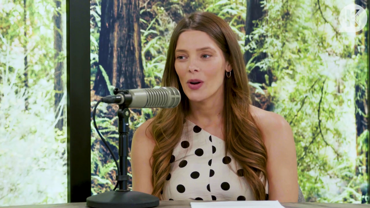 Ashley-Greene-dot-nl_TheTwilightEffect-BreakingDawnPart2-RewatchPart2of3-0046.jpg