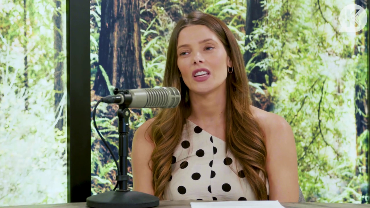 Ashley-Greene-dot-nl_TheTwilightEffect-BreakingDawnPart2-RewatchPart2of3-0054.jpg