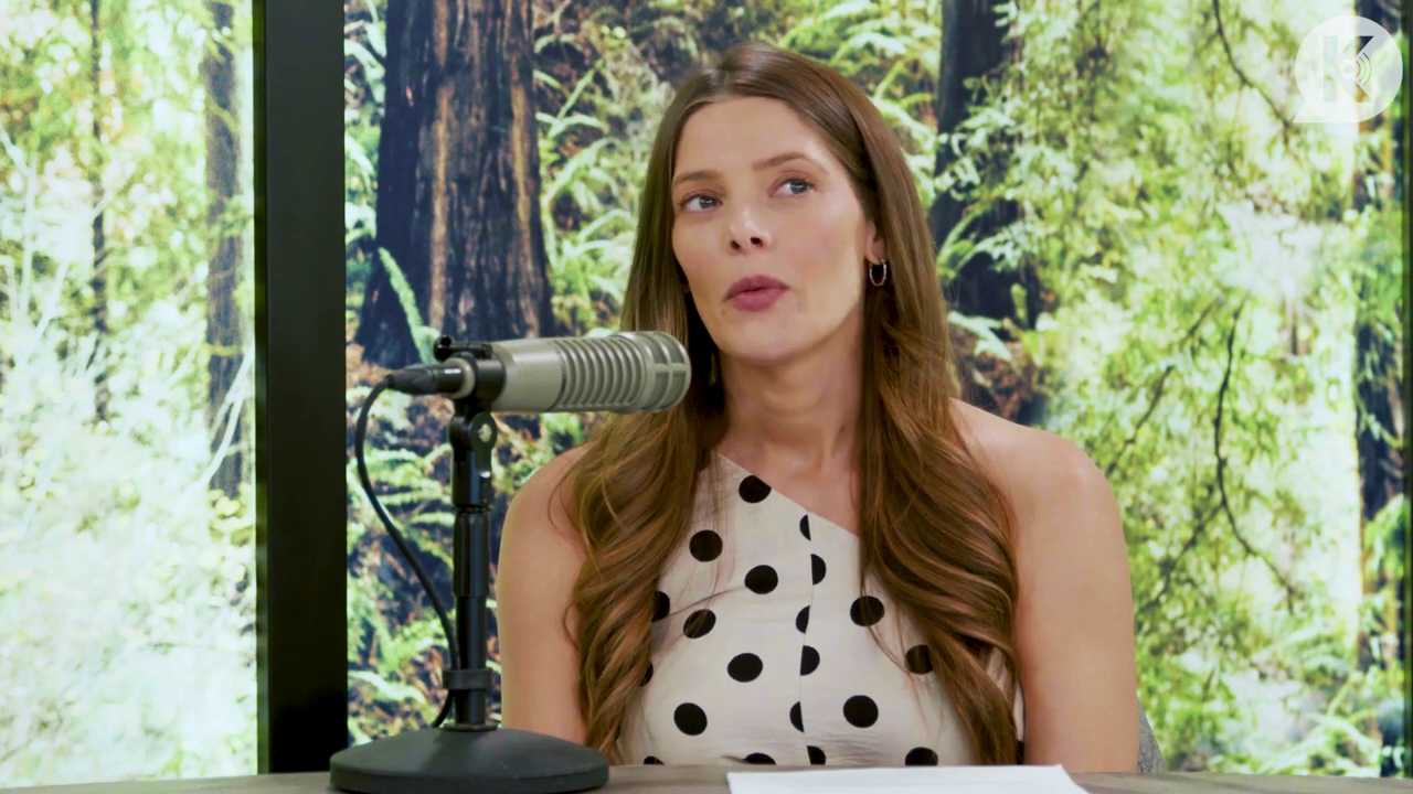 Ashley-Greene-dot-nl_TheTwilightEffect-BreakingDawnPart2-RewatchPart2of3-0055.jpg