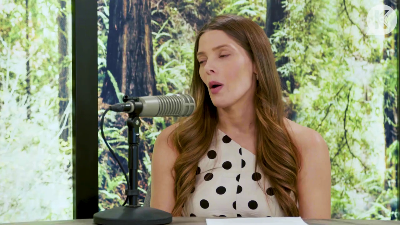 Ashley-Greene-dot-nl_TheTwilightEffect-BreakingDawnPart2-RewatchPart2of3-0067.jpg