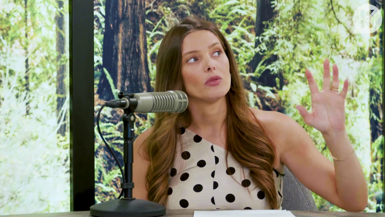 Ashley-Greene-dot-nl_TheTwilightEffect-BreakingDawnPart2-RewatchPart2of3-0118.jpg