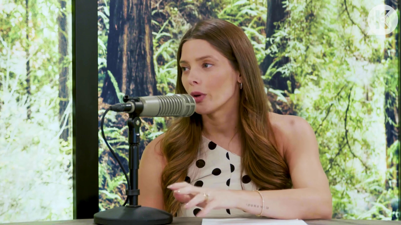 Ashley-Greene-dot-nl_TheTwilightEffect-BreakingDawnPart2-RewatchPart2of3-0123.jpg