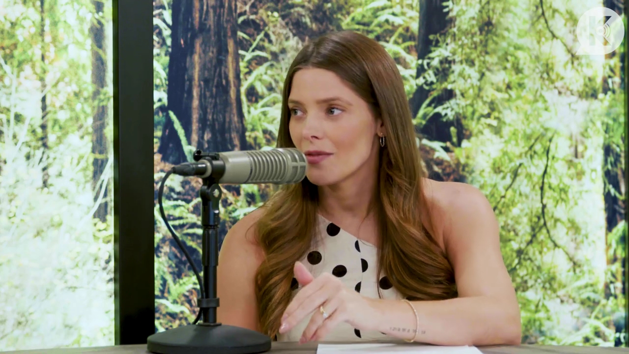 Ashley-Greene-dot-nl_TheTwilightEffect-BreakingDawnPart2-RewatchPart2of3-0124.jpg