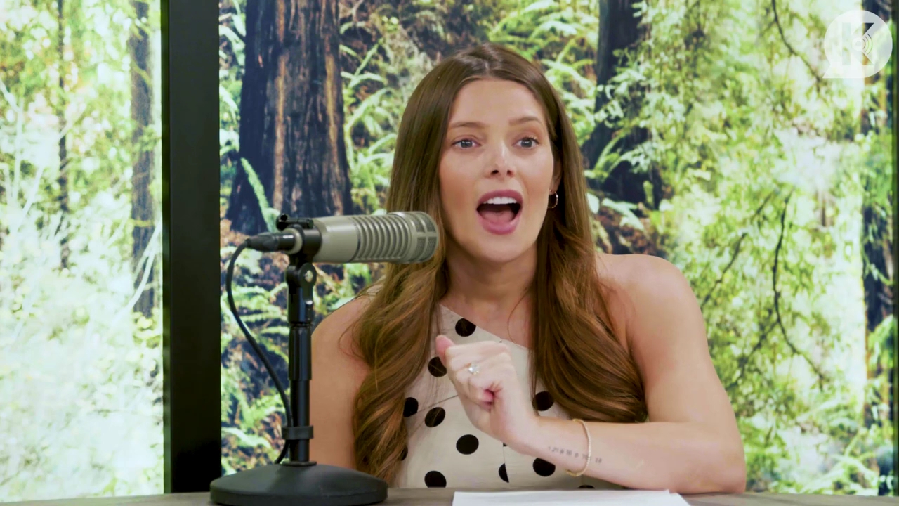 Ashley-Greene-dot-nl_TheTwilightEffect-BreakingDawnPart2-RewatchPart2of3-0128.jpg