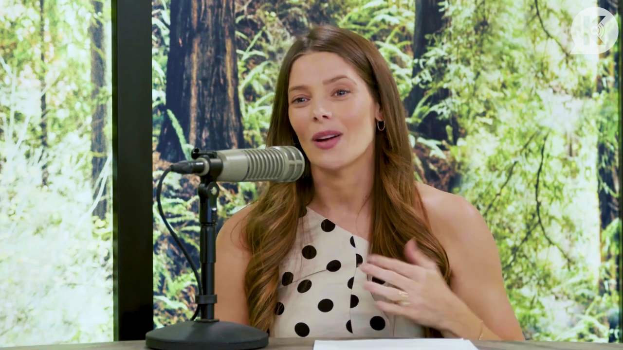 Ashley-Greene-dot-nl_TheTwilightEffect-BreakingDawnPart2-RewatchPart2of3-0132.jpg