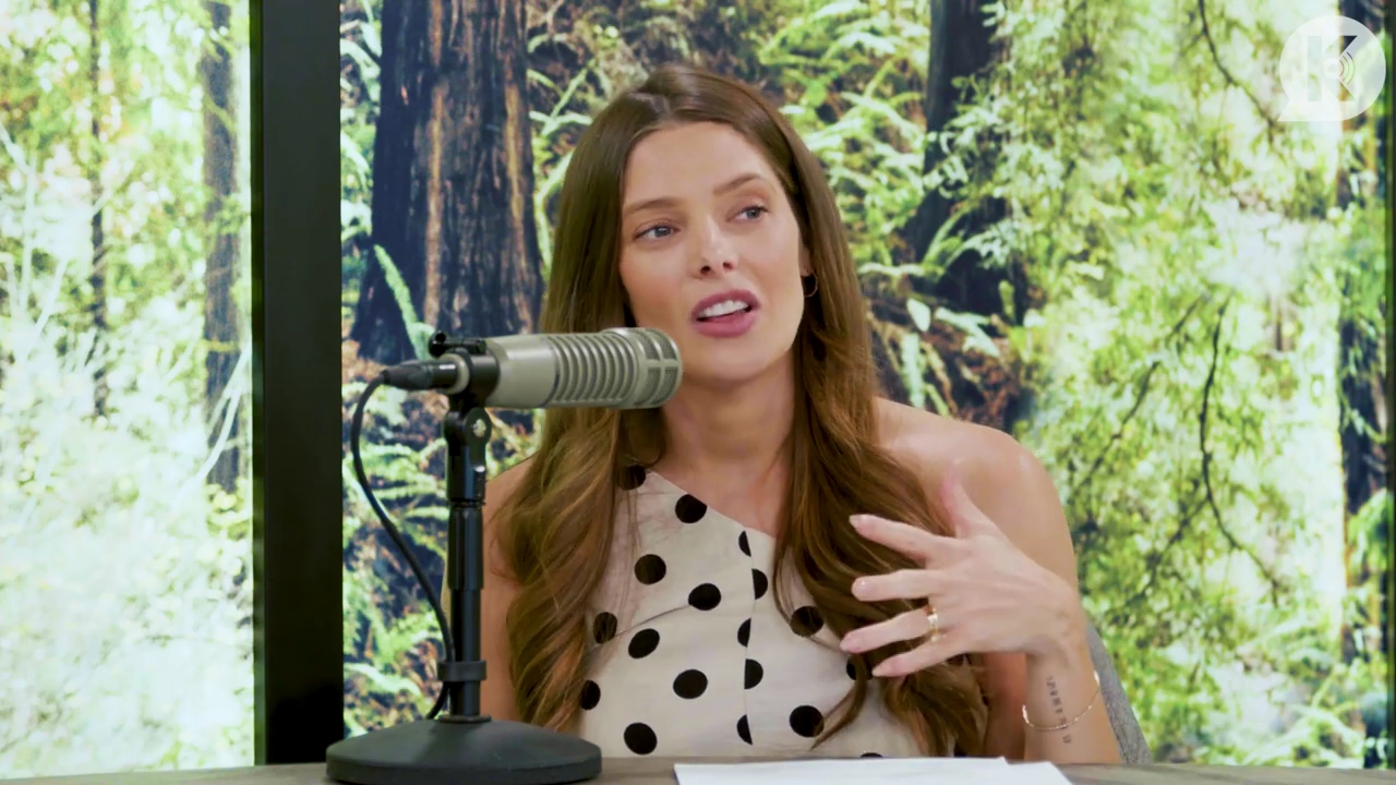 Ashley-Greene-dot-nl_TheTwilightEffect-BreakingDawnPart2-RewatchPart2of3-0178.jpg