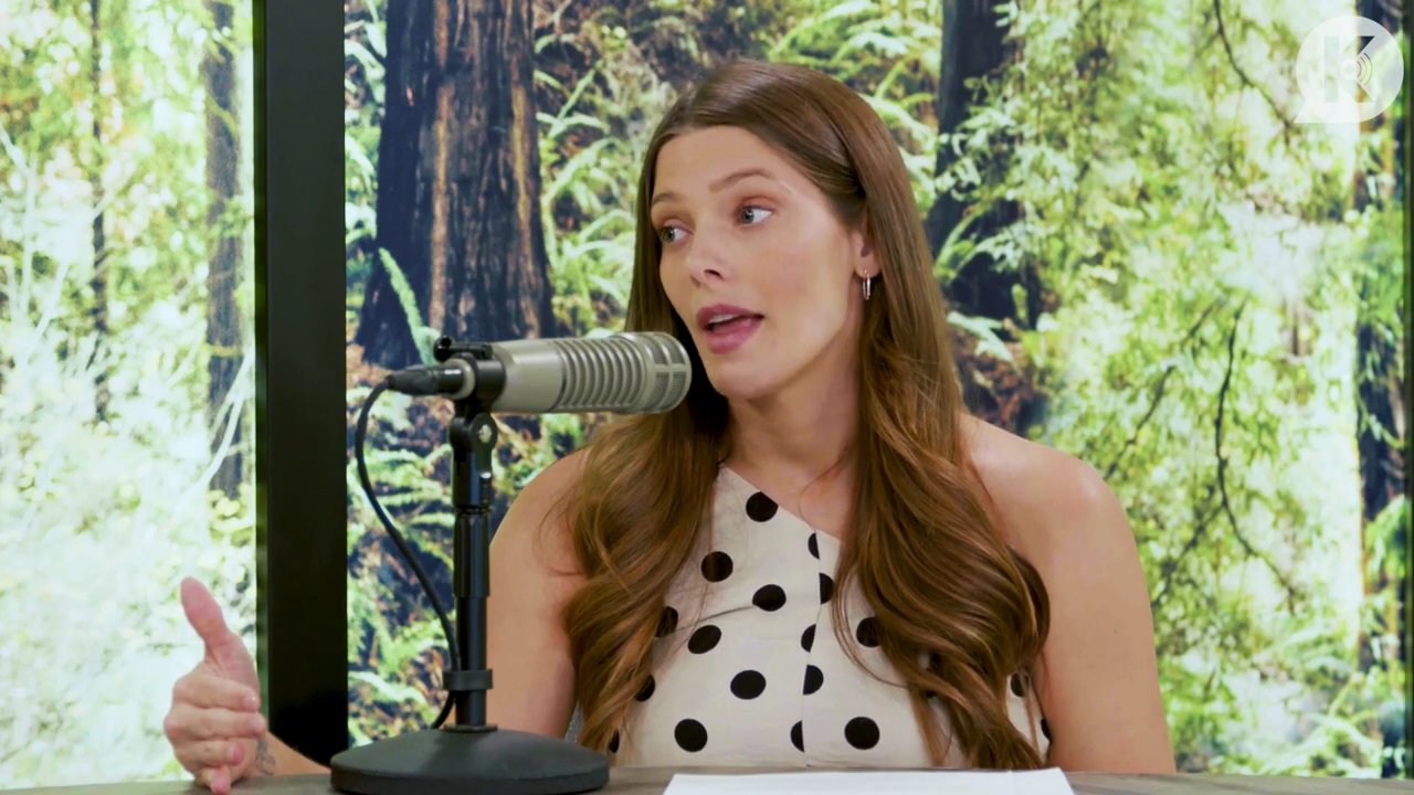 Ashley-Greene-dot-nl_TheTwilightEffect-BreakingDawnPart2-RewatchPart2of3-0214.jpg