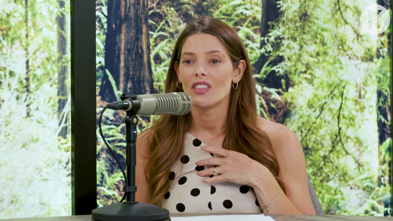 Ashley-Greene-dot-nl_TheTwilightEffect-BreakingDawnPart2-RewatchPart2of3-0261.jpg