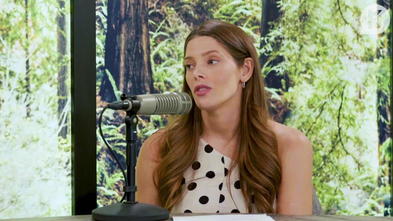 Ashley-Greene-dot-nl_TheTwilightEffect-BreakingDawnPart2-RewatchPart2of3-0319.jpg