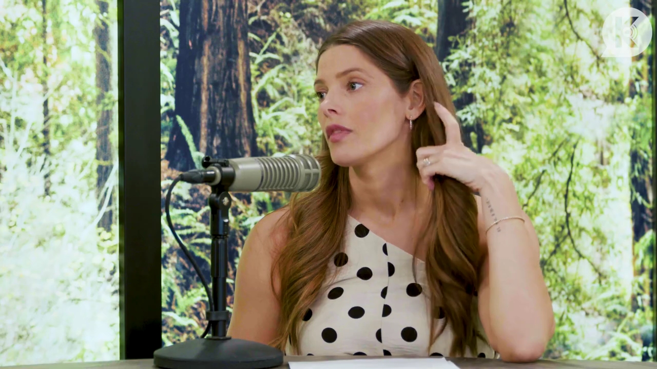 Ashley-Greene-dot-nl_TheTwilightEffect-BreakingDawnPart2-RewatchPart2of3-0353.jpg