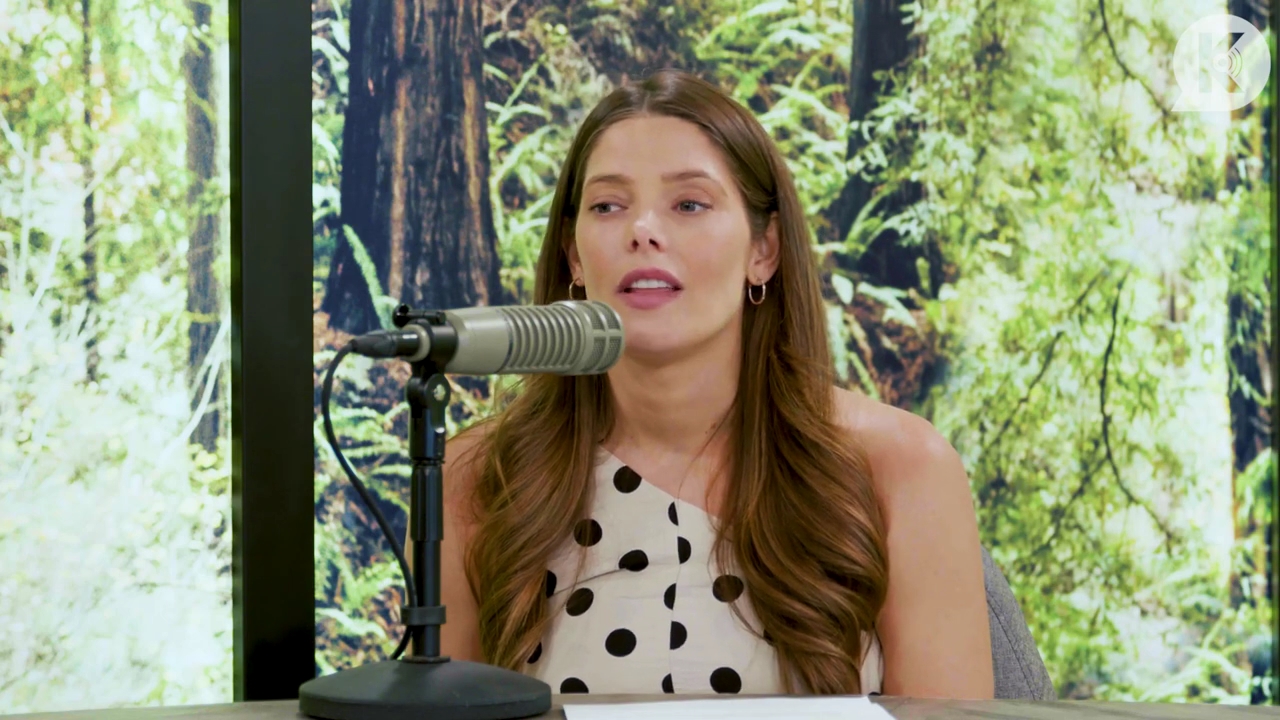 Ashley-Greene-dot-nl_TheTwilightEffect-BreakingDawnPart2-RewatchPart2of3-0375.jpg