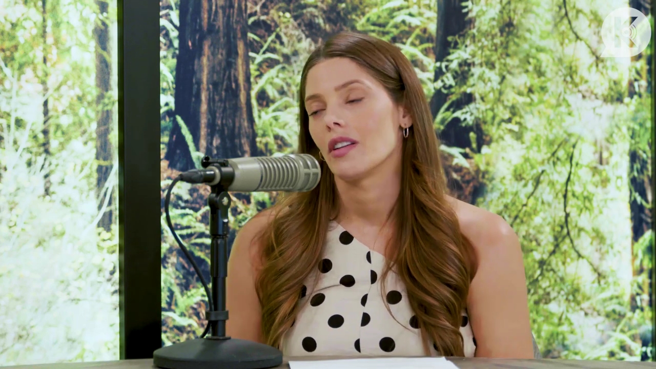 Ashley-Greene-dot-nl_TheTwilightEffect-BreakingDawnPart2-RewatchPart2of3-0377.jpg