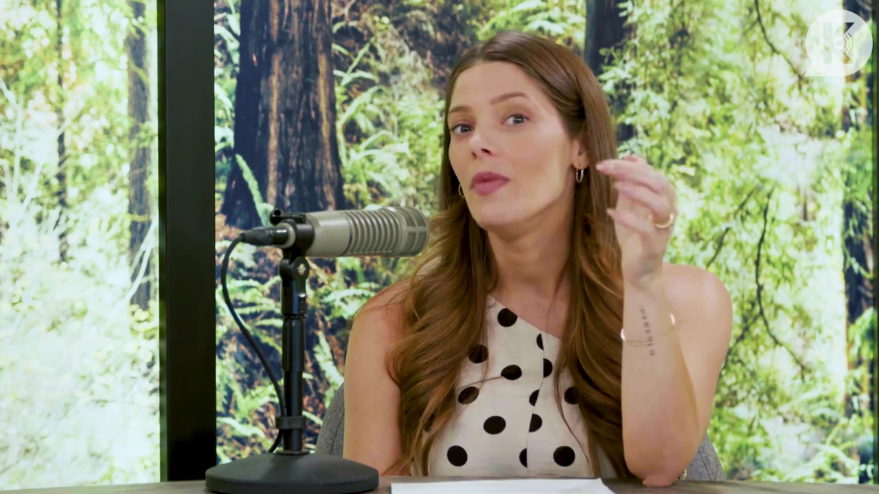 Ashley-Greene-dot-nl_TheTwilightEffect-BreakingDawnPart2-RewatchPart2of3-0413.jpg