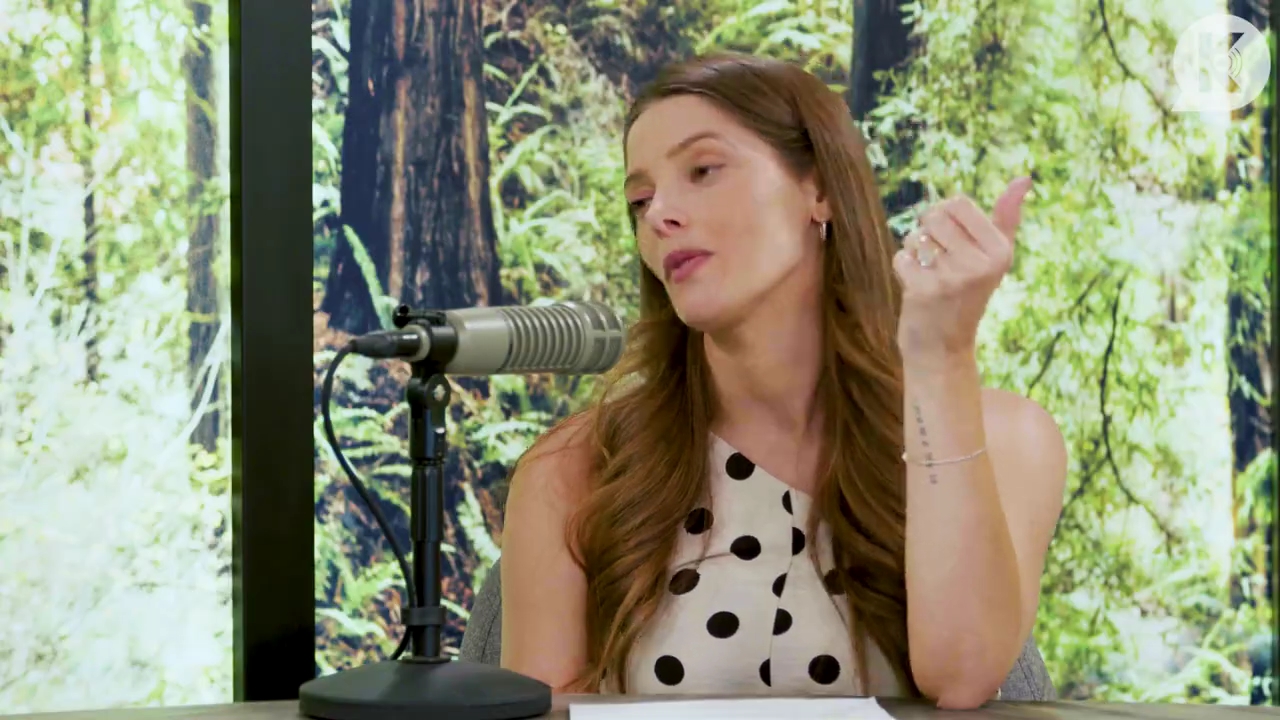 Ashley-Greene-dot-nl_TheTwilightEffect-BreakingDawnPart2-RewatchPart2of3-0417.jpg