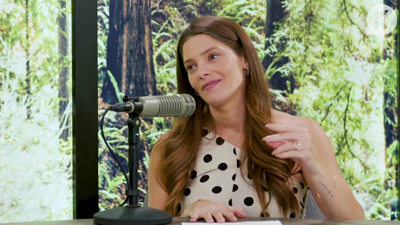 Ashley-Greene-dot-nl_TheTwilightEffect-BreakingDawnPart2-RewatchPart2of3-0728.jpg