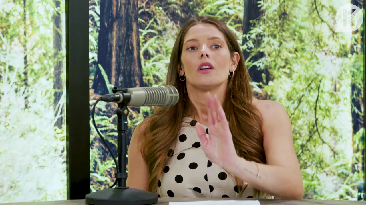 Ashley-Greene-dot-nl_TheTwilightEffect-BreakingDawnPart2-RewatchPart2of3-0818.jpg