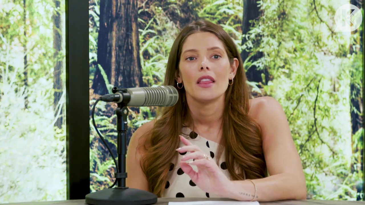 Ashley-Greene-dot-nl_TheTwilightEffect-BreakingDawnPart2-RewatchPart2of3-0819.jpg