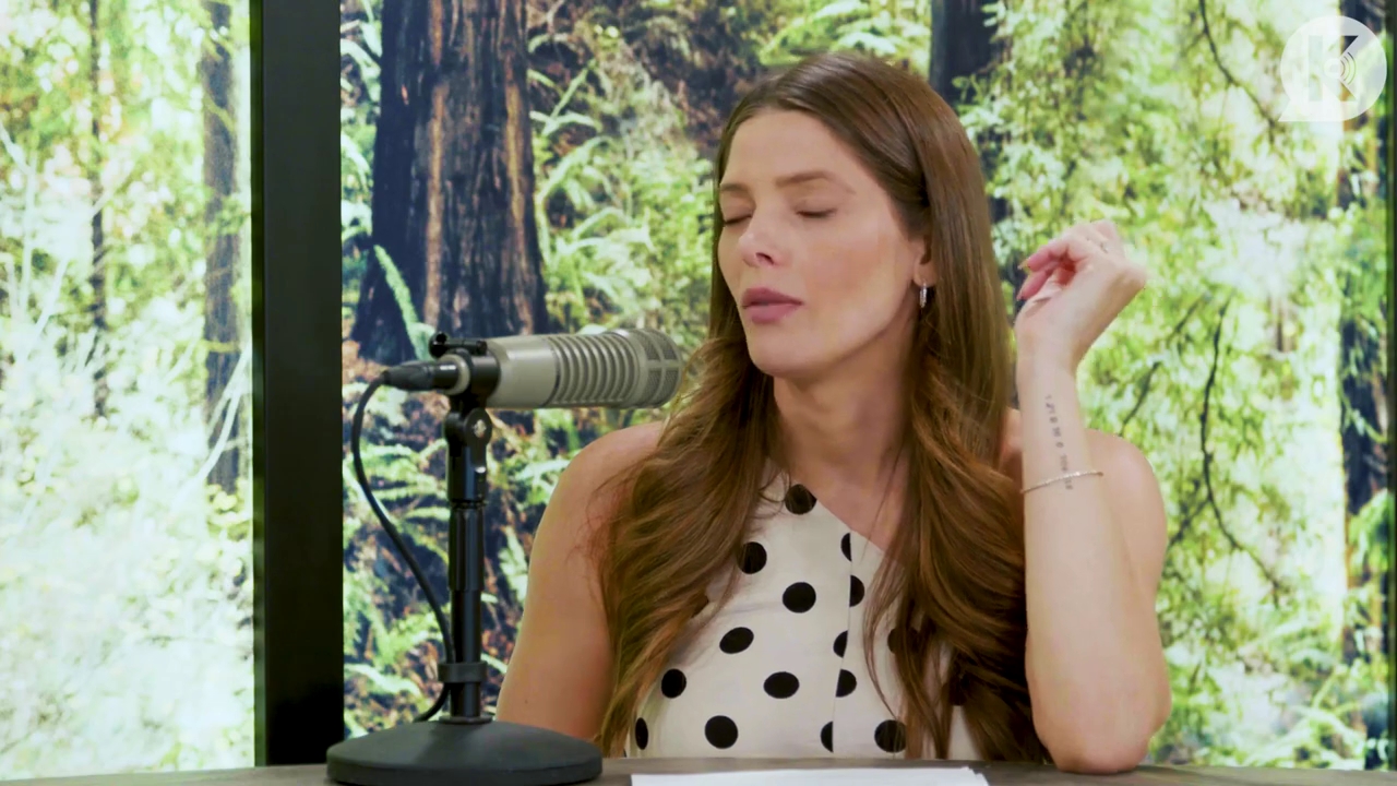 Ashley-Greene-dot-nl_TheTwilightEffect-BreakingDawnPart2-RewatchPart2of3-1068.jpg