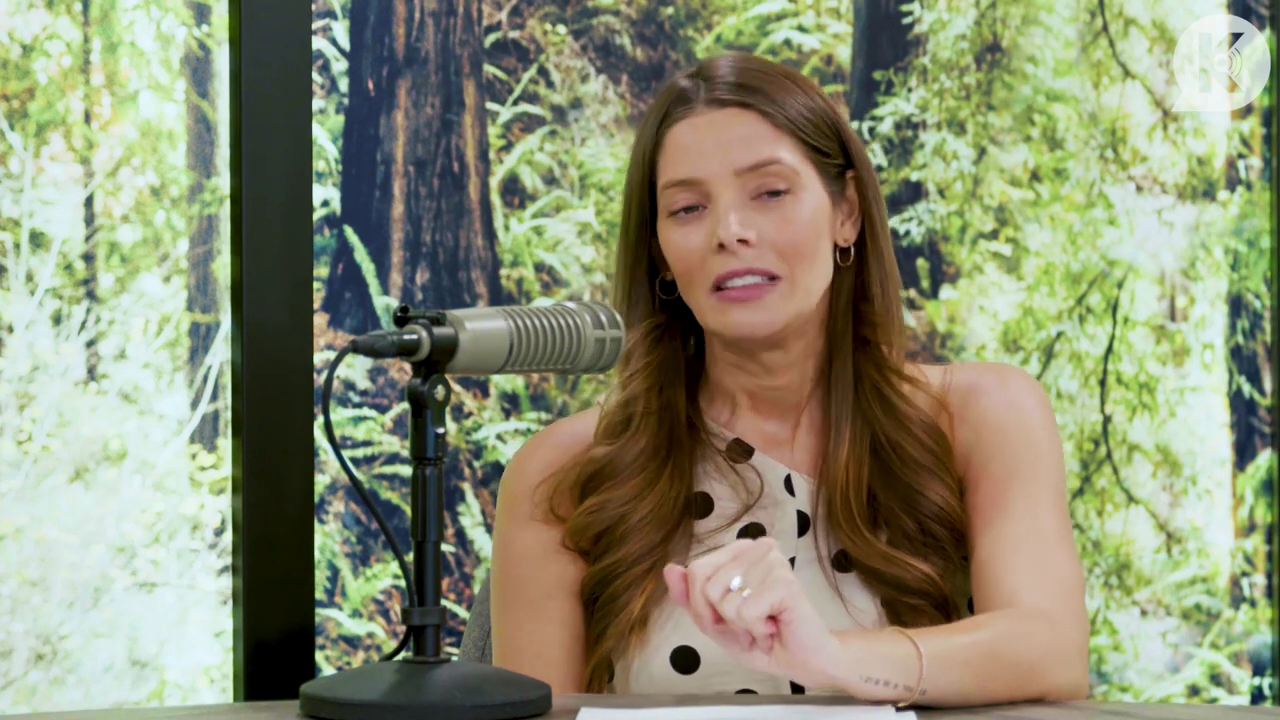 Ashley-Greene-dot-nl_TheTwilightEffect-BreakingDawnPart2-RewatchPart2of3-1618.jpg