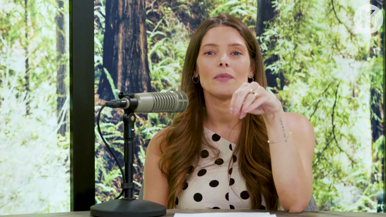Ashley-Greene-dot-nl_TheTwilightEffect-BreakingDawnPart2-RewatchPart2of3-1703.jpg