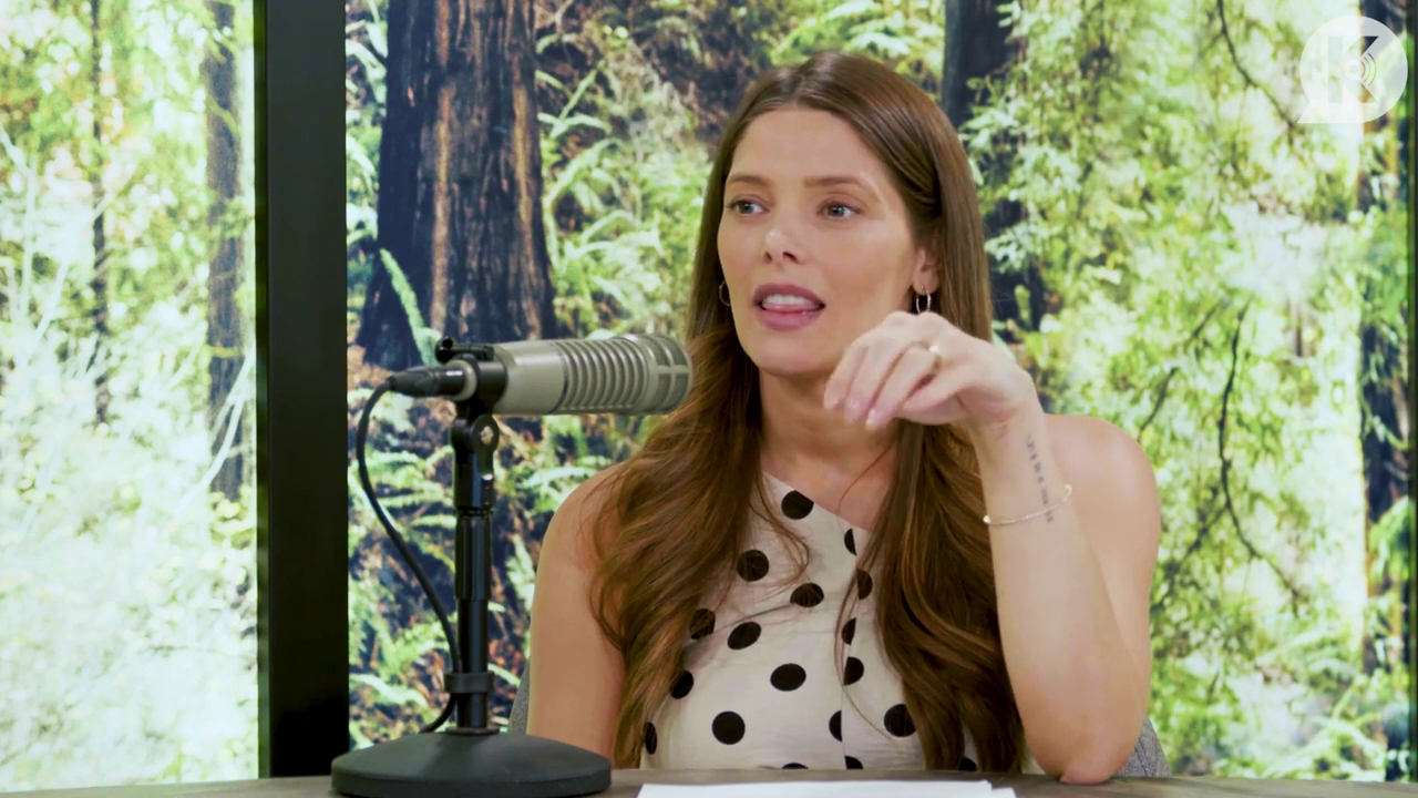 Ashley-Greene-dot-nl_TheTwilightEffect-BreakingDawnPart2-RewatchPart2of3-1705.jpg