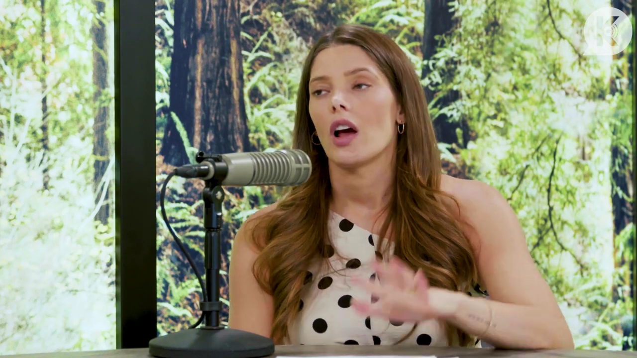 Ashley-Greene-dot-nl_TheTwilightEffect-BreakingDawnPart2-RewatchPart2of3-2005.jpg