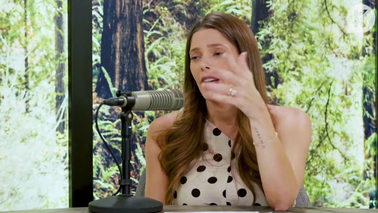 Ashley-Greene-dot-nl_TheTwilightEffect-BreakingDawnPart2-RewatchPart2of3-2016.jpg