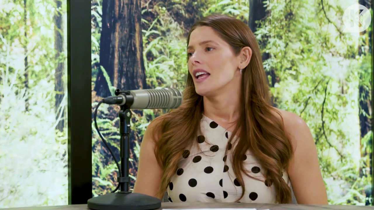 Ashley-Greene-dot-nl_TheTwilightEffect-BreakingDawnPart2-RewatchPart2of3-2048.jpg