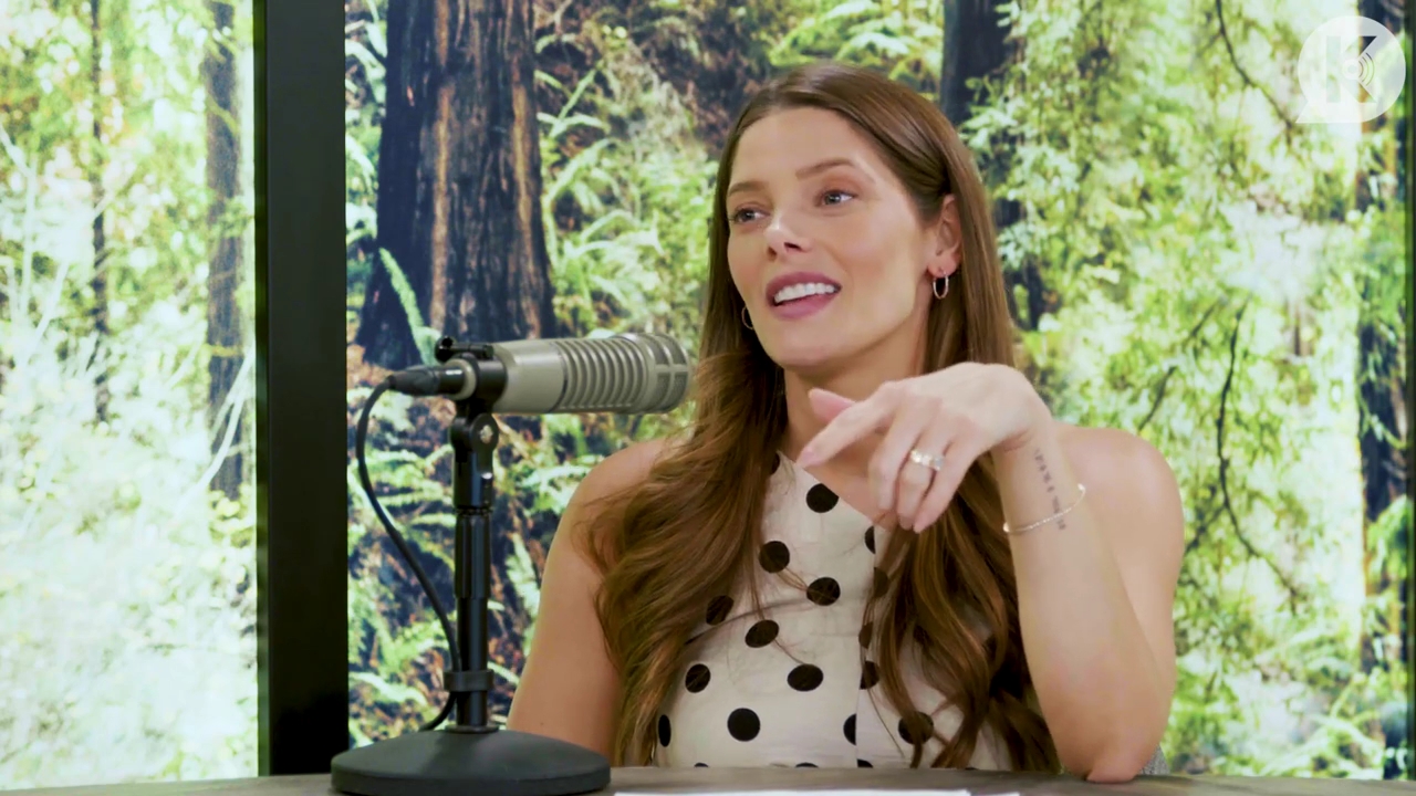 Ashley-Greene-dot-nl_TheTwilightEffect-BreakingDawnPart2-RewatchPart2of3-2111.jpg