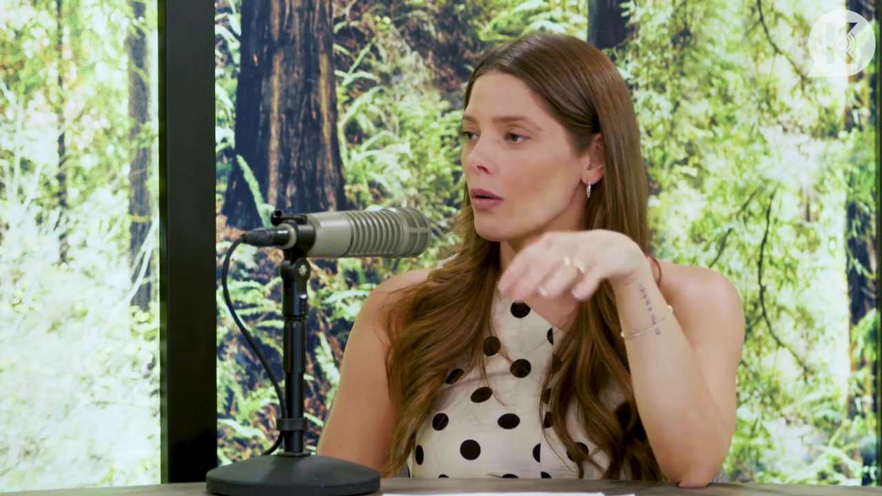 Ashley-Greene-dot-nl_TheTwilightEffect-BreakingDawnPart2-RewatchPart2of3-2117.jpg