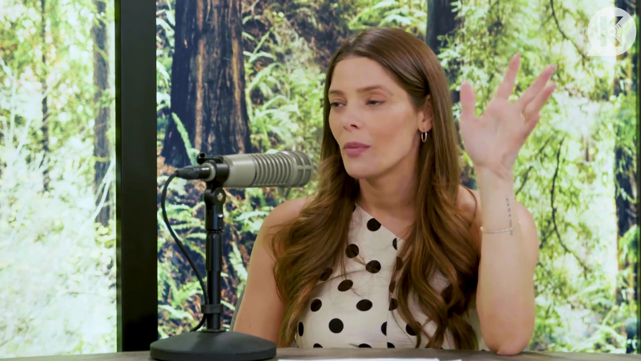 Ashley-Greene-dot-nl_TheTwilightEffect-BreakingDawnPart2-RewatchPart2of3-2123.jpg