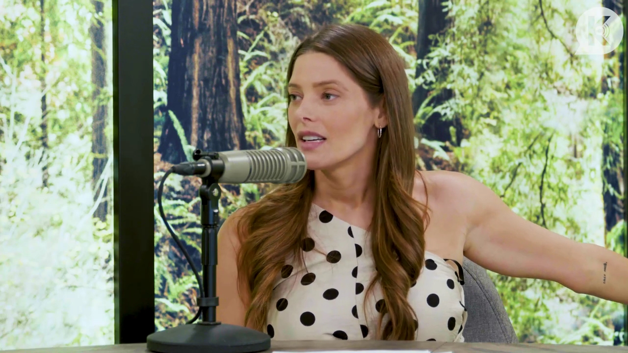 Ashley-Greene-dot-nl_TheTwilightEffect-BreakingDawnPart2-RewatchPart2of3-2154.jpg