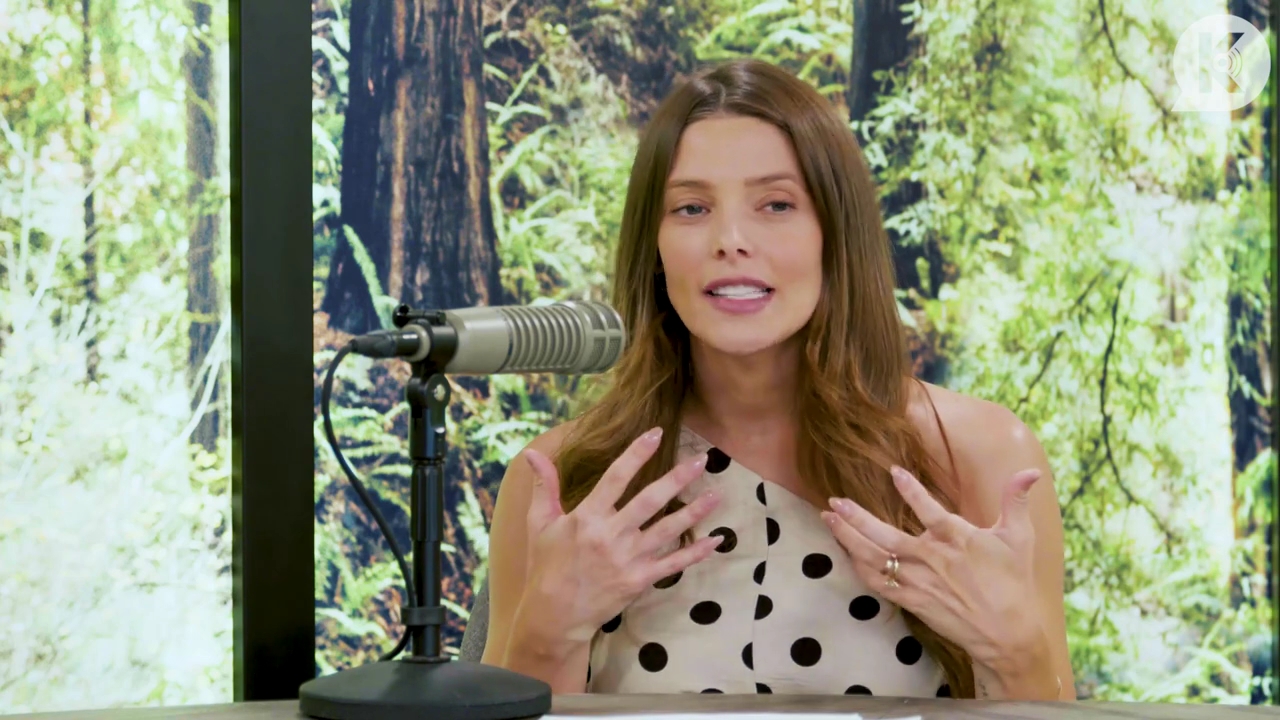 Ashley-Greene-dot-nl_TheTwilightEffect-BreakingDawnPart2-RewatchPart2of3-2260.jpg
