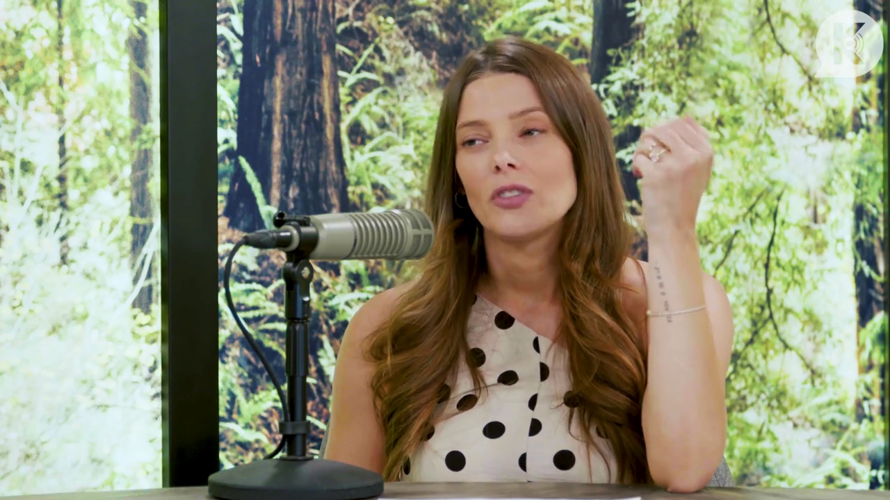 Ashley-Greene-dot-nl_TheTwilightEffect-BreakingDawnPart2-RewatchPart2of3-2380.jpg
