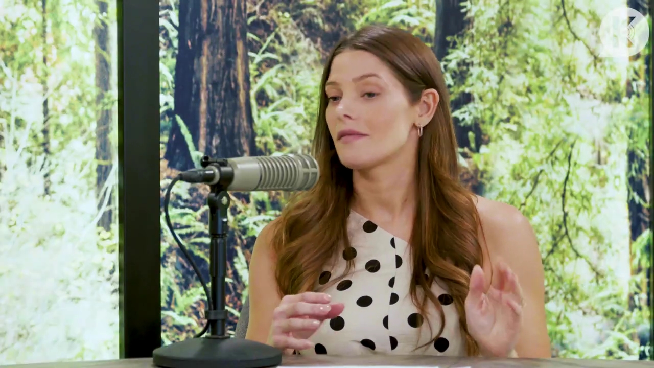 Ashley-Greene-dot-nl_TheTwilightEffect-BreakingDawnPart2-RewatchPart2of3-2409.jpg